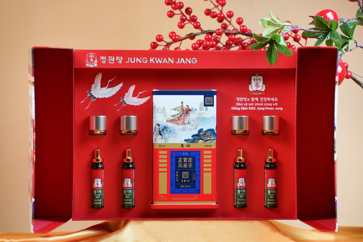 Set quà Tết An Khang Vạn Thọ KGC Jung Kwan Jang gồm hồng sâm củ khô và nước sâm Vital Tonic